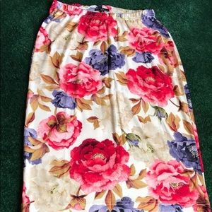 New Stretchy Flowered Skirt